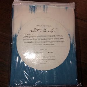 Whit + Alex king duvet cover set NWT blue white